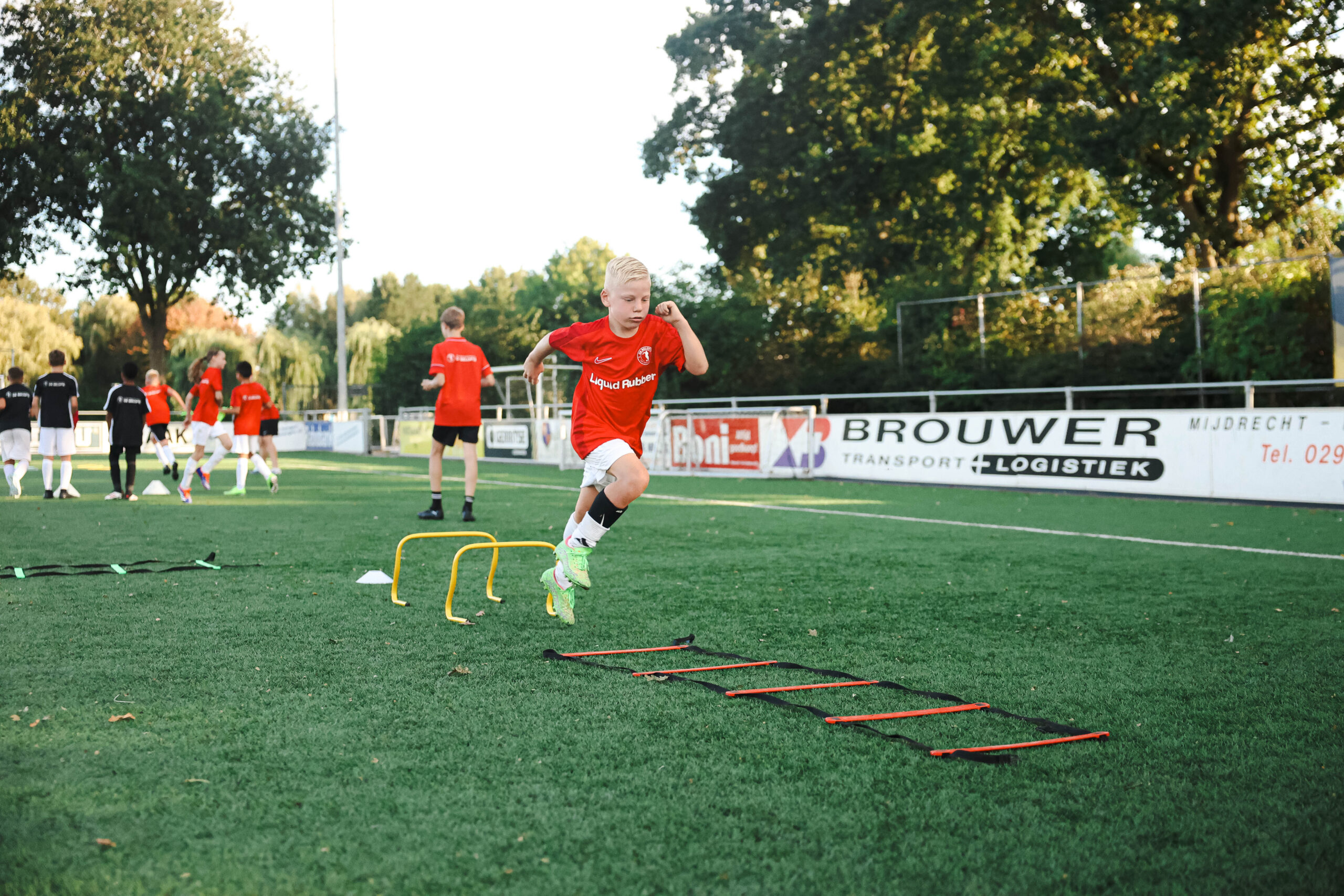 Voetbalschool De Belofte speler in actie